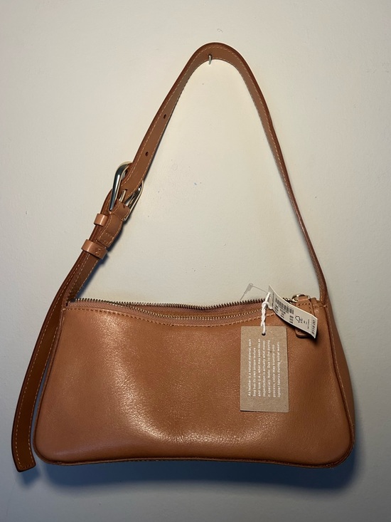 Madewell Handbags - Madewell Sculptural Buckle Bag NWT